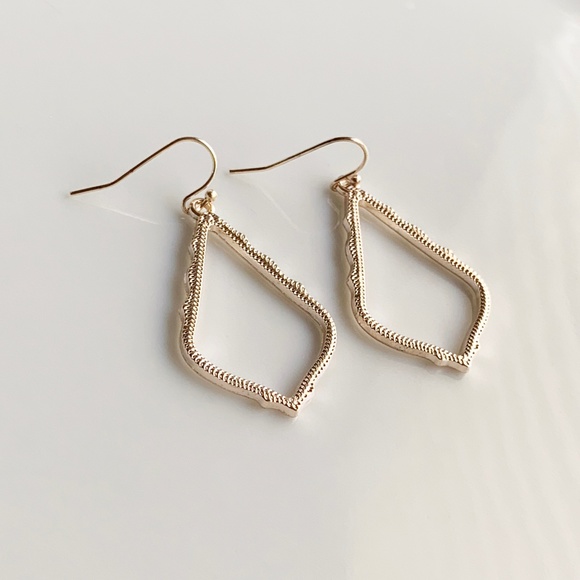 NEW Small Frame Earrings (rose gold) - Picture 3 of 8